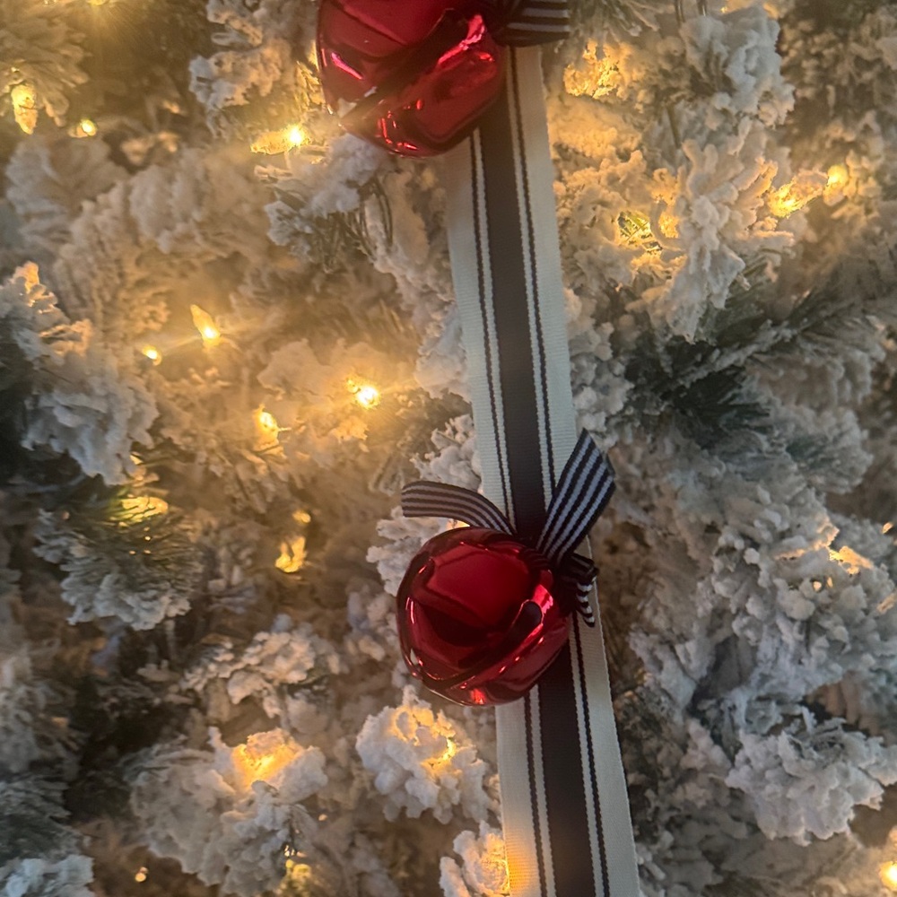 Elegant Red Bell Holiday Garland